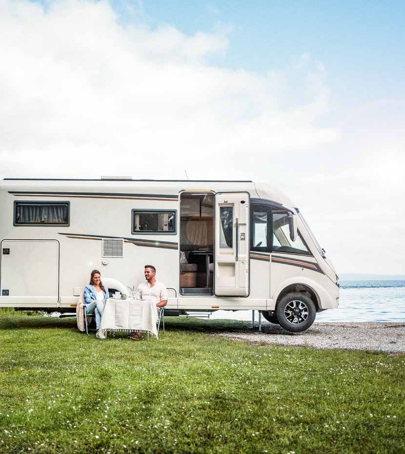 Camper op standplaats aan het meer — LevelM Pro